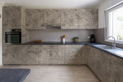 Avant après Coverstyl NF99 Natural marble grey - Pierre Terrazzo 🟢